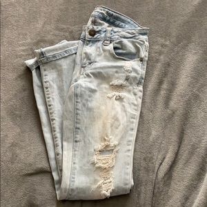 Low rise destroyed skinny jeans